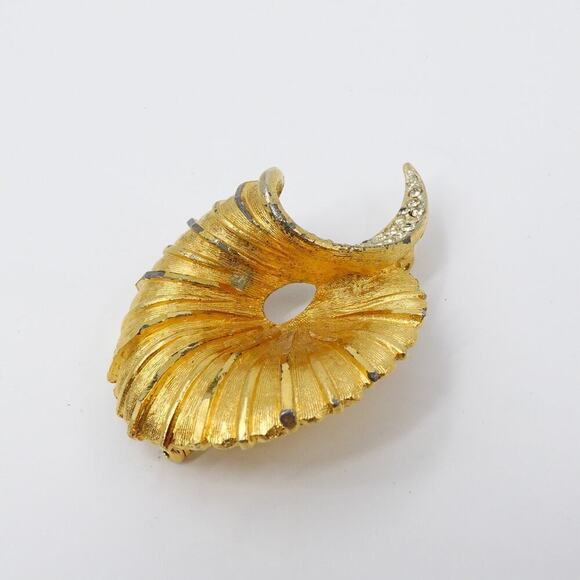 Vintage BSK Brooch Seashell Gold Tone Rhinestone Signed Pin - Picture 7 of 11